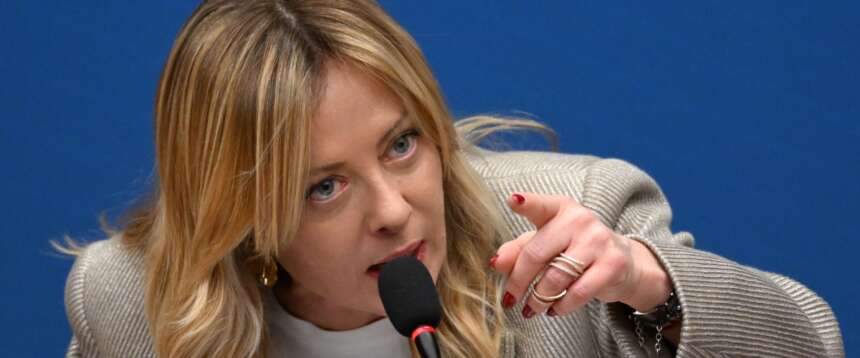 Giorgia Meloni fa la statista in Europa e smentisce il teorema della subordinazione a Trump