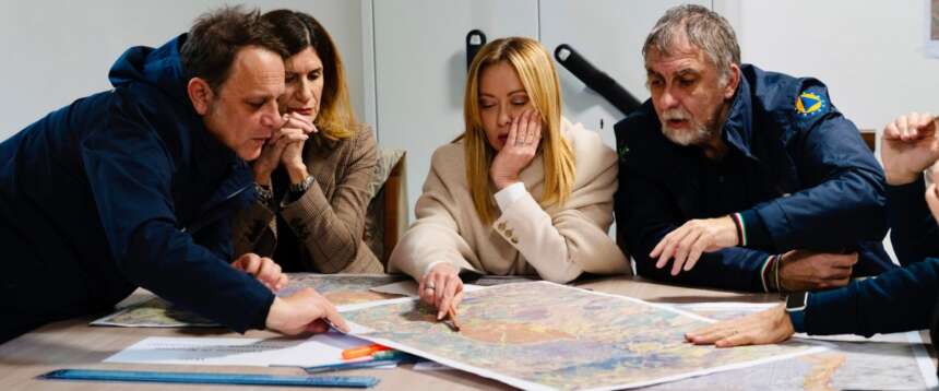 Fondi per il maltempo, Meloni fa chiarezza: “I 100 milioni solo un primo stanziamento”. Aperta un’inchiesta sulla frana di Niscemi