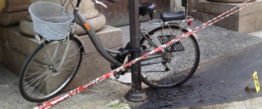 Milano, egiziano irregolare stacca un dito a morsi alla donna a cui rubato la bici e che gliela richiede indietro