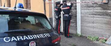 Torino, colpisce la madre alla testa con una pistola sparachiodi. La donna è gravissima
