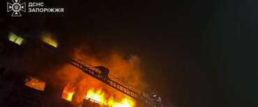 Raid russo sull’Ucraina: tre morti a Zaporizhzhia. Kallas: “Mosca bombarda scuole e ospedali”