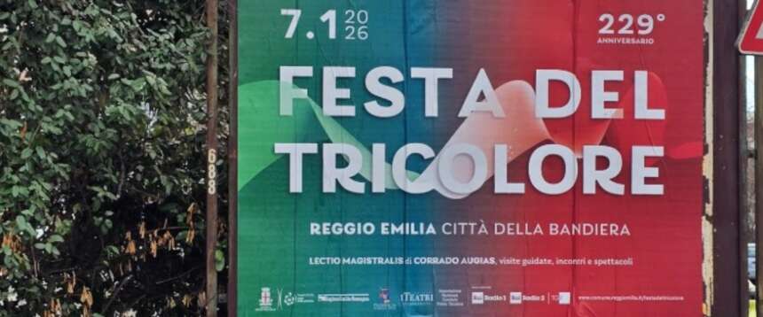 A Reggio Emilia festeggiano la bandiera italiana con i colori sbagliati. Scivolone del sindaco ex Pci