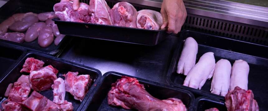 Crolla un’altra fake news di “green” e vegani: “La carne di maiale allunga la vita”