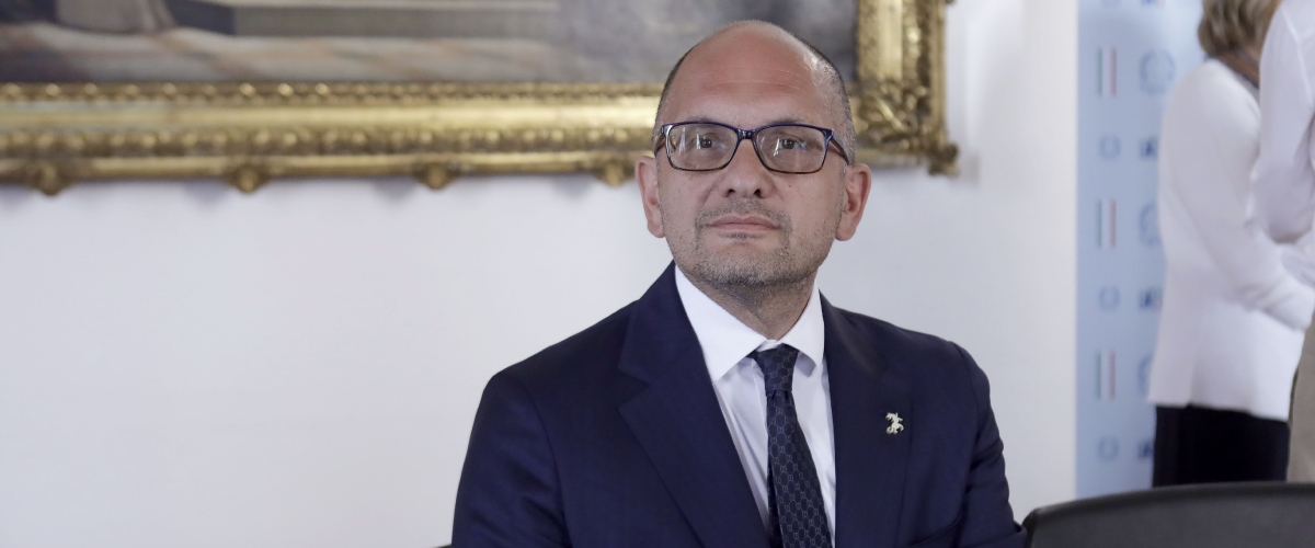 l8217aquila vola castelli lancia un8217altra sfida combattere lo spopolamento il valore aggiunto sul pil pu242 valere fino a 4 miliardi da Secoloditalia.it l8217aquila vola castelli lancia un8217altra sfida combattere lo spopolamento il valore aggiunto sul pil pu242 valere fino a 4 miliardi