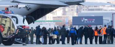 L’arrivo a Linate delle bare delle giovani vittime di Crans Montana