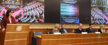 FdI analizza il rapporto tra democrazia e IA: la libertà è l’antidoto alla diffusione di fake news