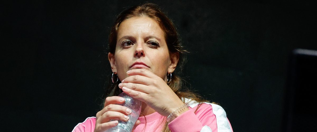 Ilaria Salis esulta per l’okkupazione Pd-Avs-M5S alla Camera. Ma subito la gelano: «Torna a Budapest»