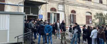 Accoltellato da un compagno di scuola in classe, non ce l’ha fatta il diciottenne di La Spezia. Arrestato l’aggressore