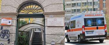 La Spezia, orrore a scuola. Diciottenne accoltellato in classe da un coetaneo: è gravissimo