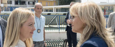 “La preside” di Caivano vola negli ascolti e da sinistra inizia lo “shit storm” sulla Carfora: “E’ meloniana”