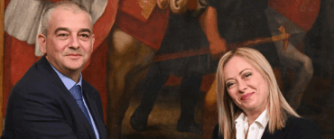 Governo Meloni da record nel 2025: oltre mille decreti e il 99,7% di risorse sbloccate subito. I “numeri” di Fazzolari