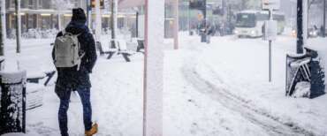 Autista caccia un bambino dal bus e lo lascia in mezzo alla neve: non aveva il biglietto giusto