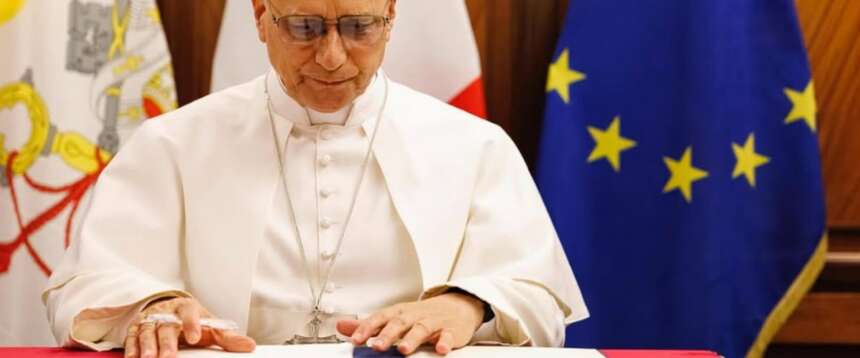 Papa Leone lavora alla sua prima Enciclica: “Magnifica Humanitas” per difendersi dalla Ia. Senza moralismi