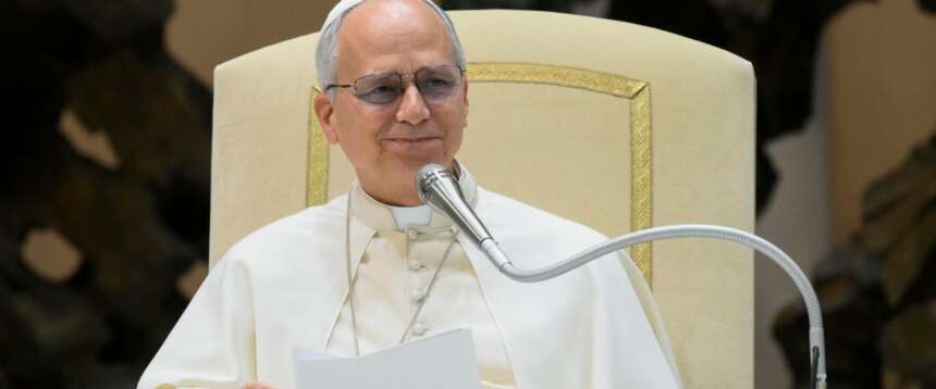 Intelligenza artificiale, papa Leone: “Mai rinunciare al processo creativo. Attenti a chatbot troppo affettuosi”