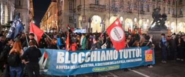 Una manifestazione di Potere al Popolo e centri sociali. Foto d’archivio