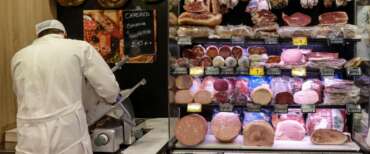 La verità sul prosciutto cotto cancerogeno: dal 2015 è stato inserito dall’Oms nel gruppo 1 insieme con alcol e tabacco