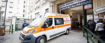 24enne romano ferito due volte a Napoli da petardi lanciati da lui stesso