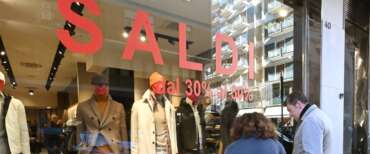 Sconti nella calza della Befana: i saldi invernali prendono il via in tutta Italia