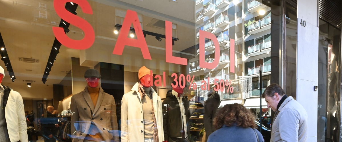 sconti nella calza della befana i saldi invernali prendono il via in tutta italia da Secoloditalia.it sconti nella calza della befana i saldi invernali prendono il via in tutta italia