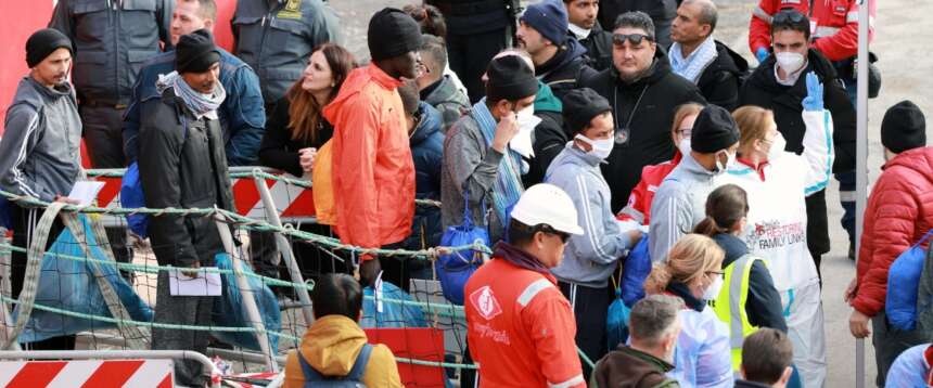 Sicurezza, espulsioni più facili. Il governo lavora a un nuovo pacchetto modello Caivano