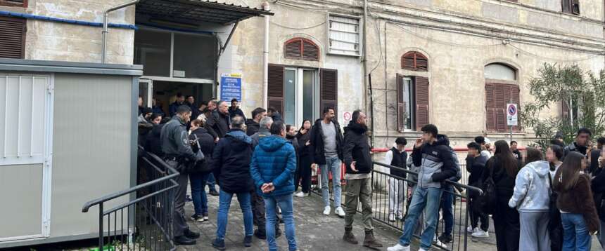 A Sora studente ferito al collo con un coltello all’ingresso della sua scuola. Non è grave