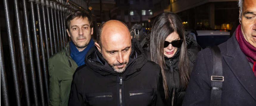 Strage in Svizzera, auto di lusso comprate con i soldi del Covid destinati al bar: i sospetti sui Moretti