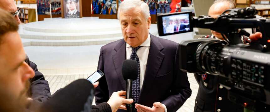 L’Iran convoca il nostro ambasciatore a Teheran, Tajani: “Tutto il mondo è indignato per ciò che accade, ora pensiamo ai nostri concittadini”