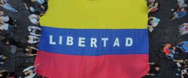 Una manifestazione di esuli venezuelani in Argentina dopo la cattura di Maduro