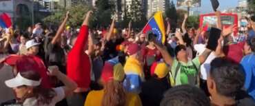 Milioni di venezuelani nel mondo in piazza al grido di “Libertad”. La gioia degli esuli tra le lacrime (video)