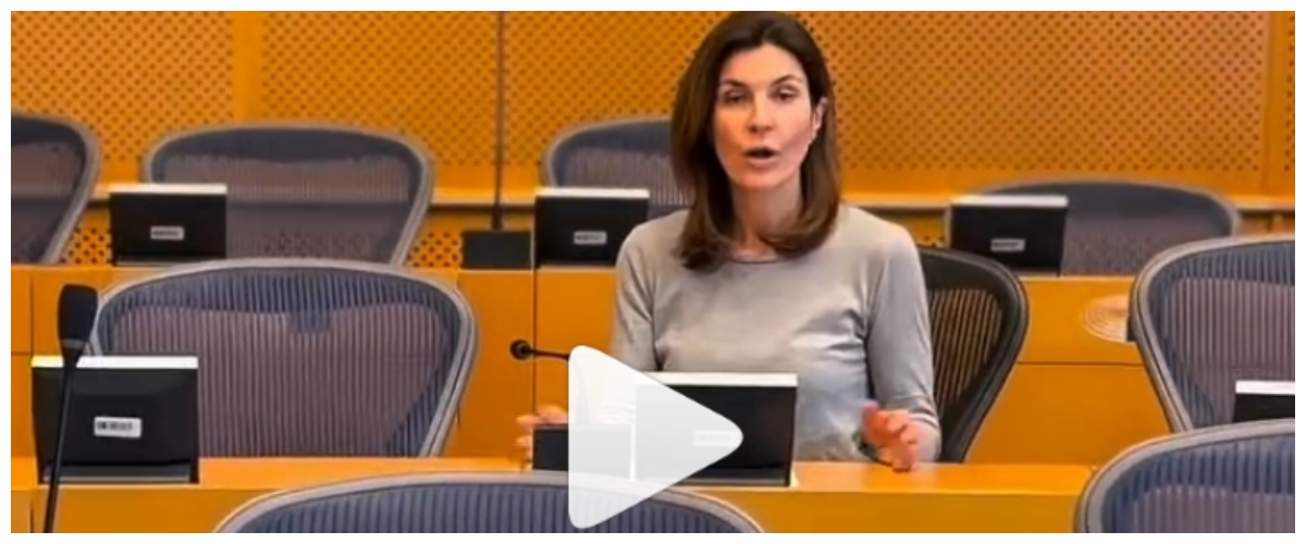 canzoncina e balletto mentre il mondo trema alessandra moretti nella bufera per il video da bruxelles da Secoloditalia.it canzoncina e balletto mentre il mondo trema alessandra moretti nella bufera per il video da bruxelles