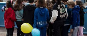 Bambini ucraini soffrono per la guerra di Putin: più di due milioni di sfollati e famiglie in difficoltà