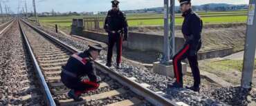 Sabotaggi ai treni, convalidato l’arresto del 20enne fermato a Bologna: aveva messo pietre sui binari dell’Alta velocità