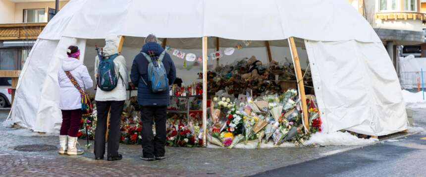 Crans-Montana: 40 giorni dopo scoppia un altro incendio. In fiamme il memoriale dedicato alle vittime