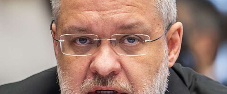 Guerra e ladri. Ex ministro ucraino arrestato mentre fuggiva in treno: corruzione da 100 milioni di dollari