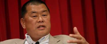 Censura cinese avanti senza sosta: condannato a 20 anni Jimmy Lai, editore pro-democrazia