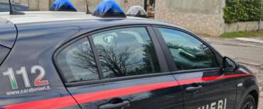 Tunisino prende a forbiciate una donna e una guardia giurata. Poi uccide un cane. Il solito “curriculum”: alias e precedenti