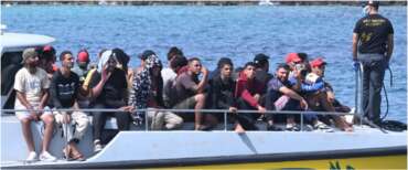 Migranti e Paesi sicuri, via libera del Parlamento Ue all’elenco: una vittoria targata Italia. E dalle Ong il solito mantra