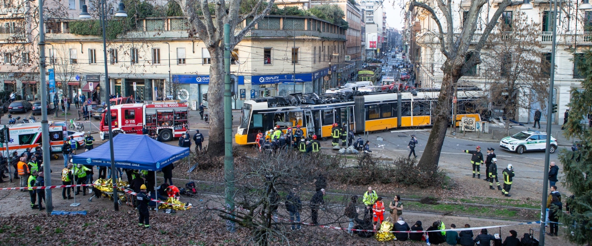 milano strage sul tram deragliato 2 morti 40 feriti il conducente ho avuto un malore meloni cordoglio e vicinanza a famiglie e citt224 da Secoloditalia.it milano strage sul tram deragliato 2 morti 40 feriti il conducente ho avuto un malore meloni cordoglio e vicinanza a famiglie e citt224