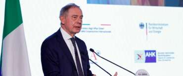 L’altolà di Urso alla commissione Ue: “Il sistema Ets va sospeso, è una tassa sulle imprese”