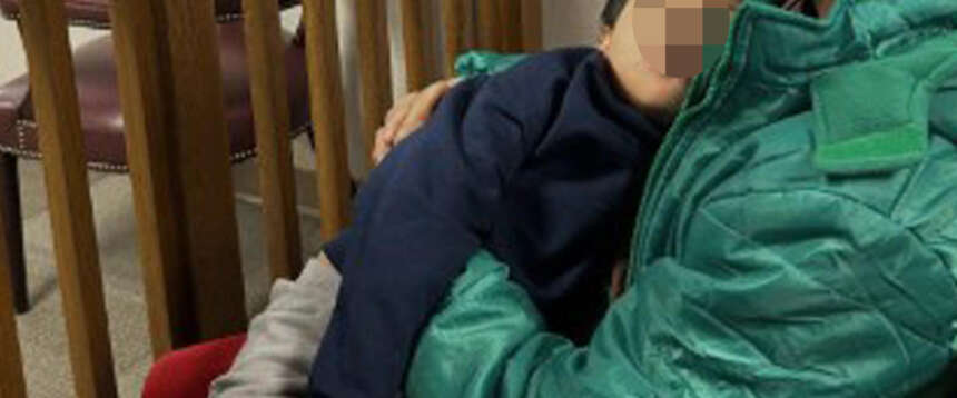 Bambino di 3 anni torturato e lasciato morire di fame, barbarie in Tirolo. I genitori: “Era posseduto”