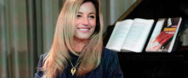 Beatrice Venezi non molla e fa il pienone anche per il libro sulle grandi musiciste della storia