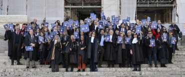 Avviso per i custodi della Costituzione: non è i Dieci Comandamenti. E i primi a dimostrarlo furono proprio i Costituenti