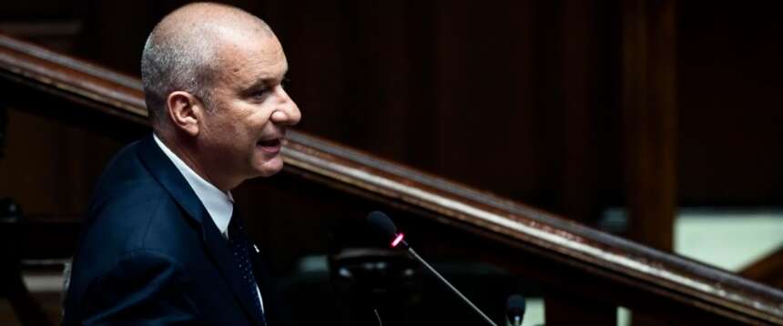 Visti illegali tra Italia e Bangladesh: arrivano le condanne grazie alla denuncia del deputato Di Giuseppe