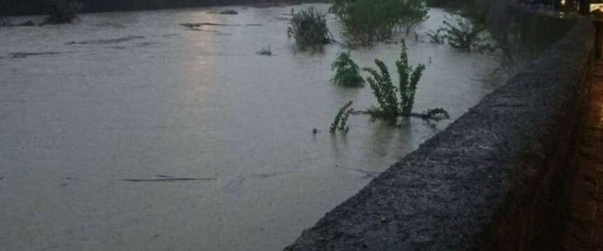 Asti, ritrovata una ragazzina strangolata nel fiume: è Zoe Trinchero. Folla inferocita assedia la casa di un giovane