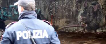 Forze dell’ordine sotto attacco, i casi del senegalese a Padova e del ghanese a Napoli