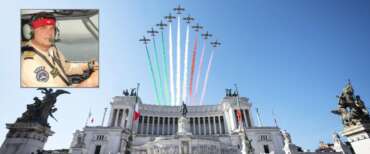 Le Frecce Tricolori. Nel riquadro, il generale Antonio Urbano