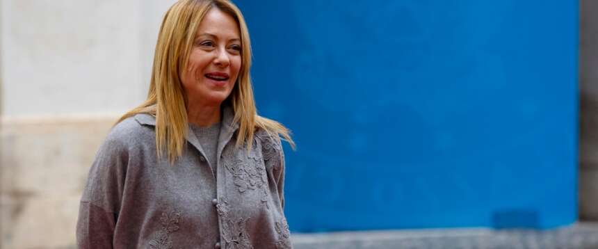 The Telegraph fotografa Meloni “capace” e “influente”: «Esclude Macron dai grandi d’Europa»