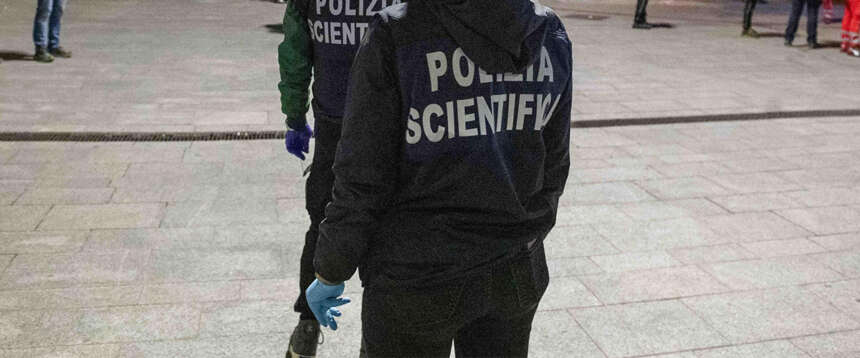 Milano violenta, immigrato spara a un vigilante e ai poliziotti: ferito, è grave. La sinistra lo difenderà?