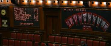 Milleproroghe, via libera della Camera: dai medici alle multe, ecco le misure principali. FdI: scelta di responsabilità