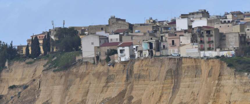 Niscemi, dalla Regione i primi 13 milioni per gli sfollati. FdI: “Risposte concrete, non è il momento delle polemiche”